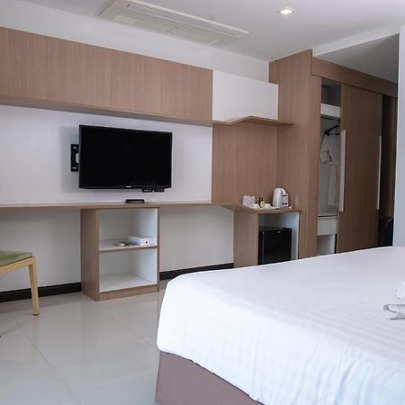 42C The Chic Hotel Nakhon Sawan Exterior photo