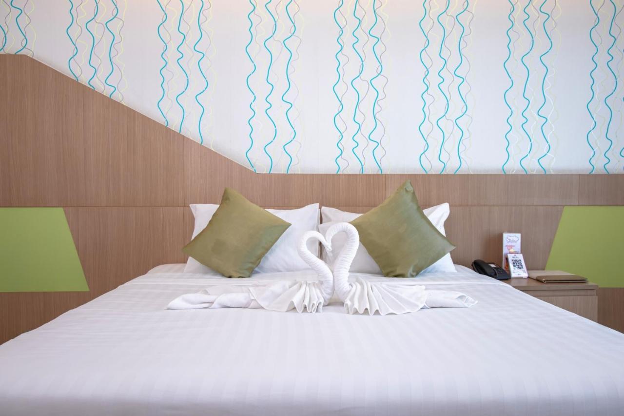 42C The Chic Hotel Nakhon Sawan Exterior photo