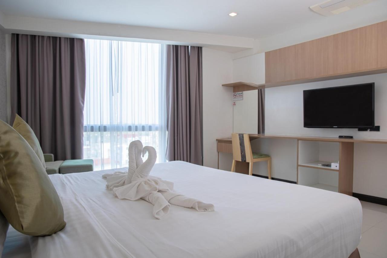 42C The Chic Hotel Nakhon Sawan Exterior photo