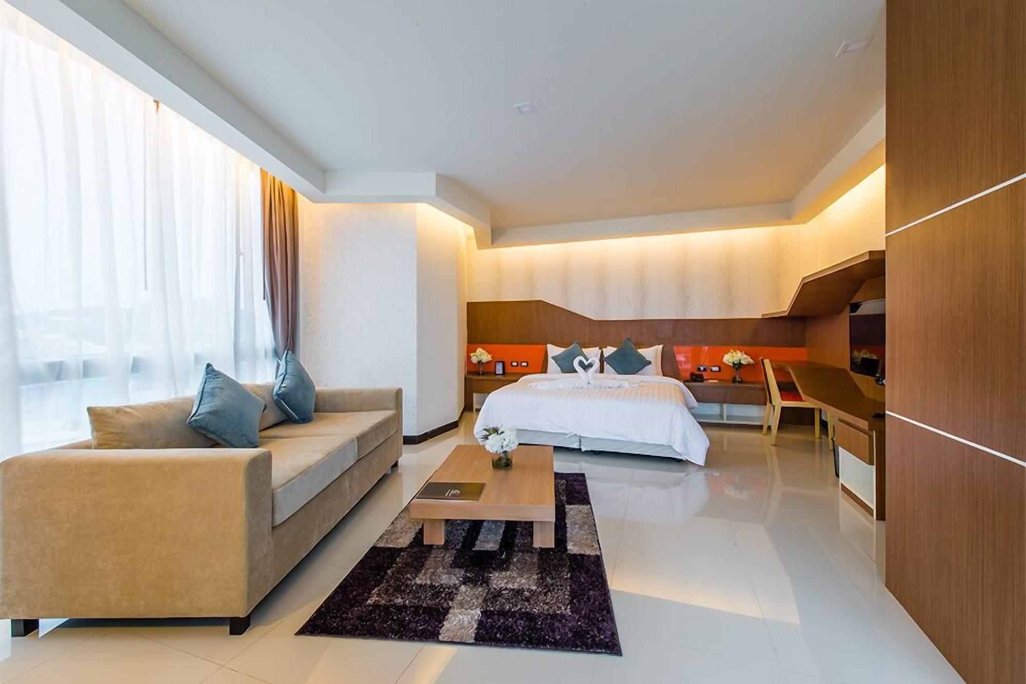 42C The Chic Hotel Nakhon Sawan Exterior photo