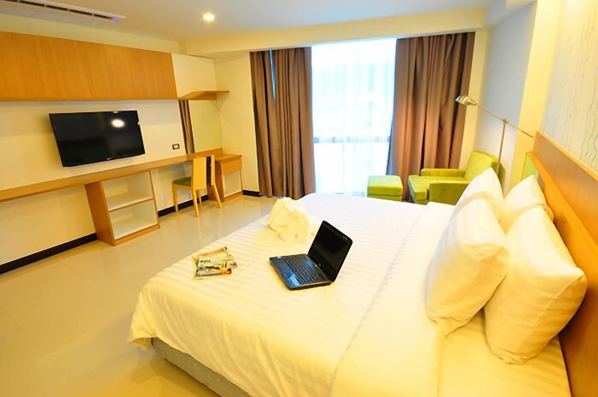 42C The Chic Hotel Nakhon Sawan Exterior photo