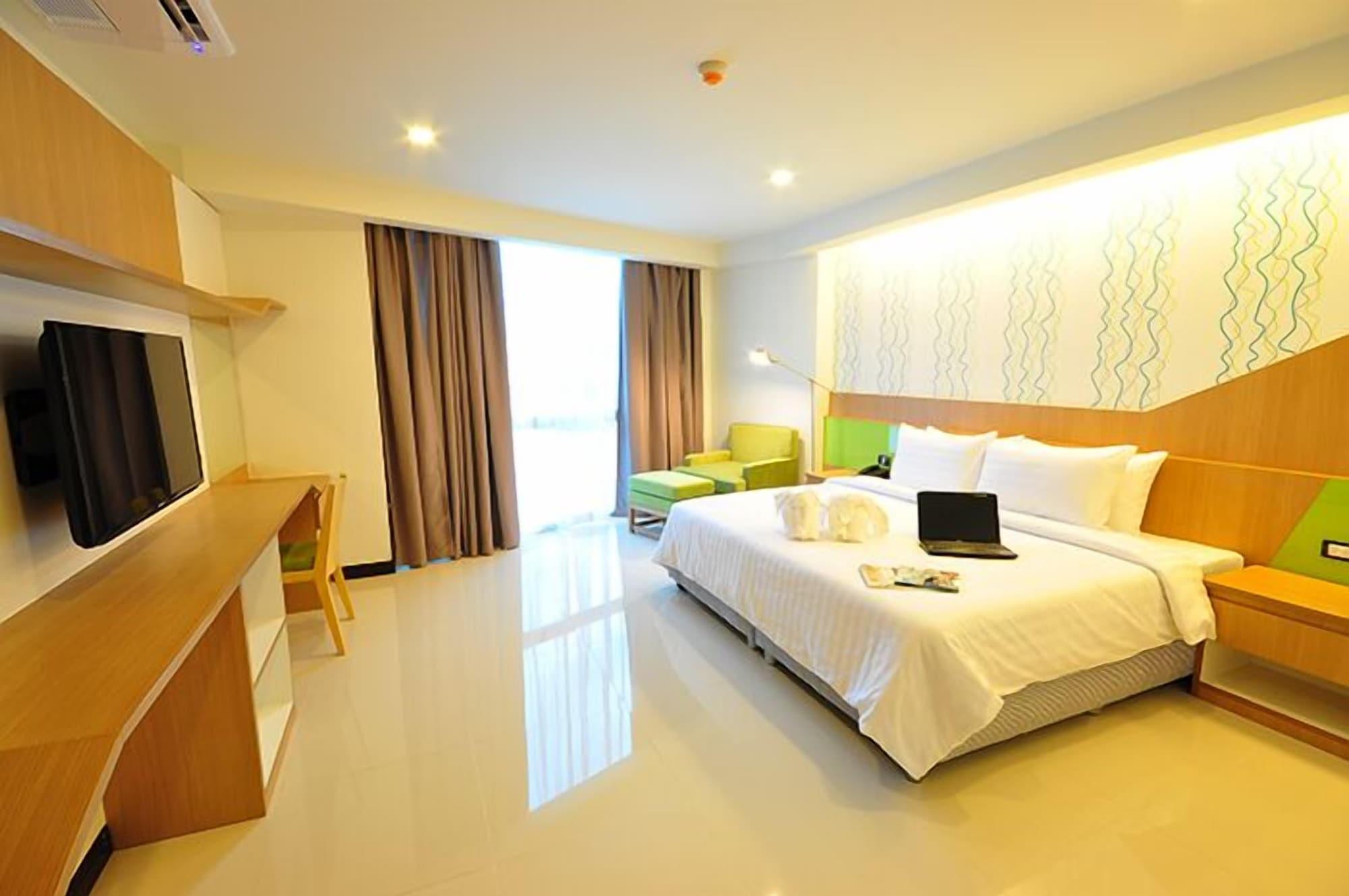 42C The Chic Hotel Nakhon Sawan Exterior photo