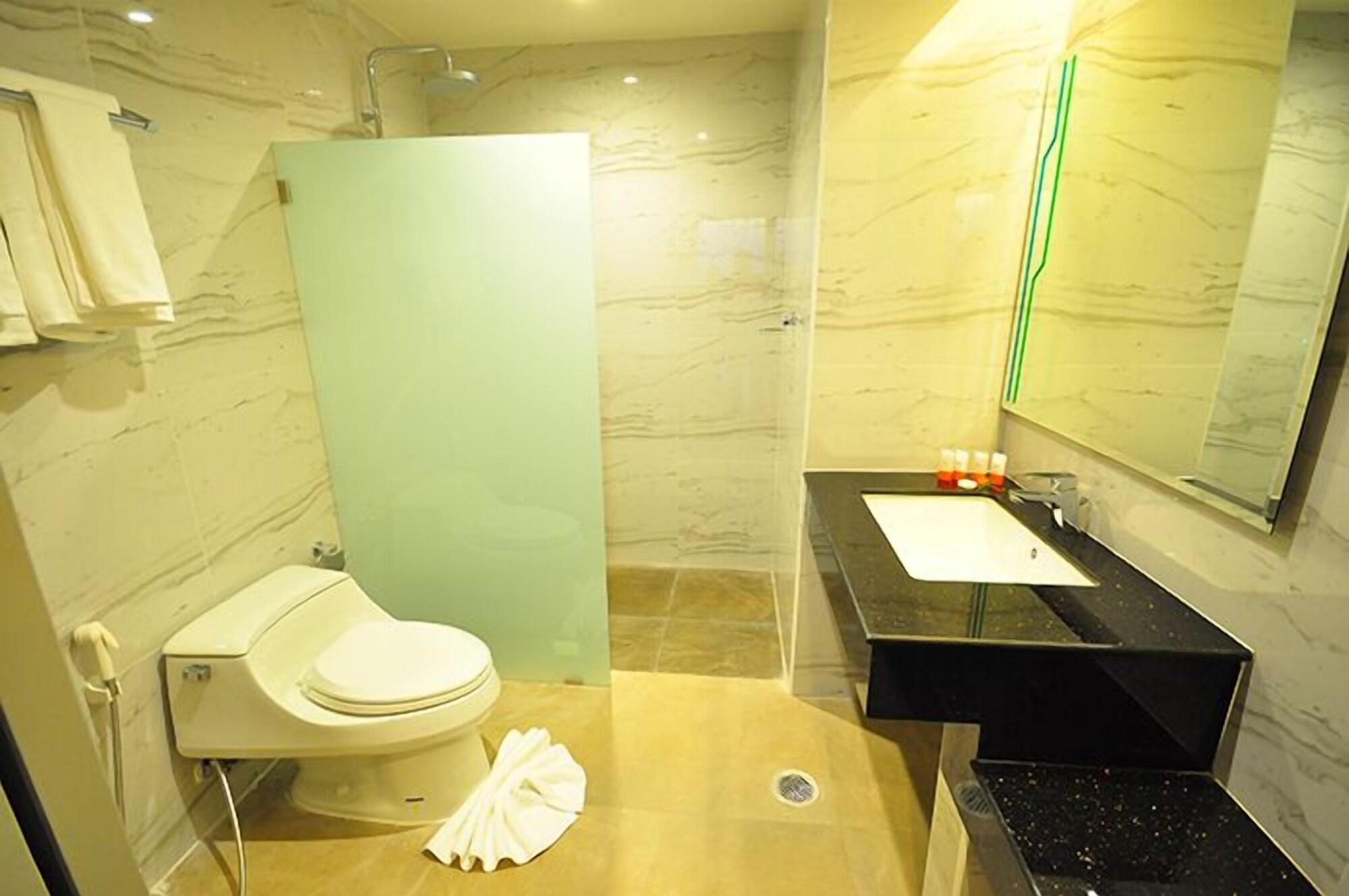 42C The Chic Hotel Nakhon Sawan Exterior photo