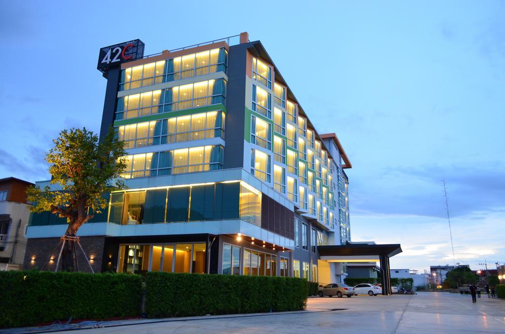 42C The Chic Hotel Nakhon Sawan Exterior photo