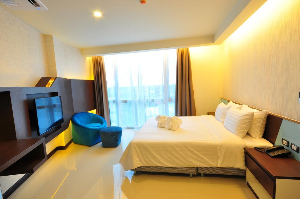 42C The Chic Hotel Nakhon Sawan Room photo