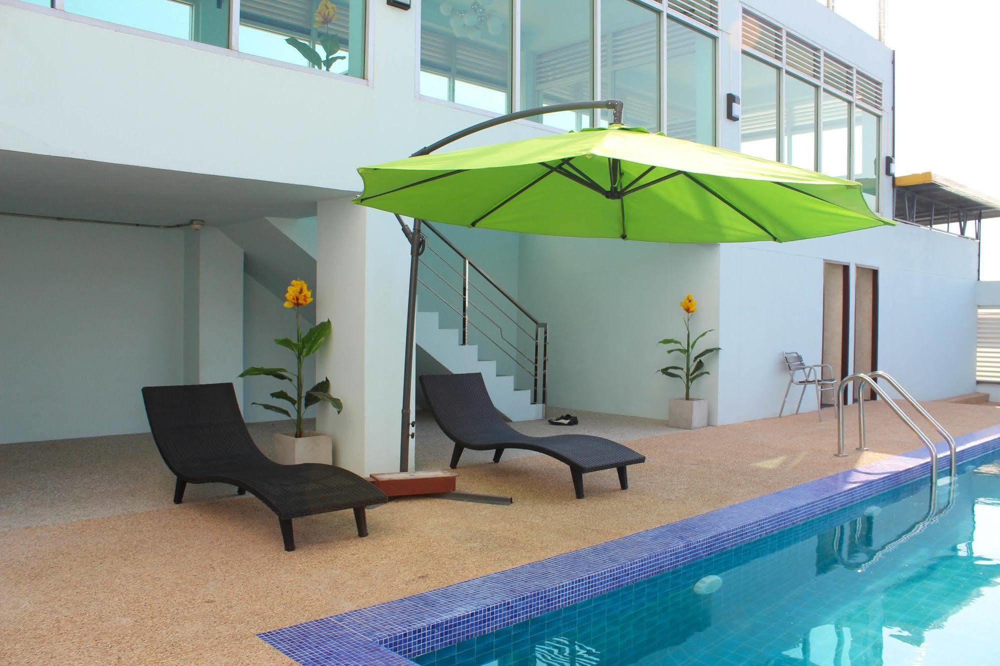42C The Chic Hotel Nakhon Sawan Exterior photo