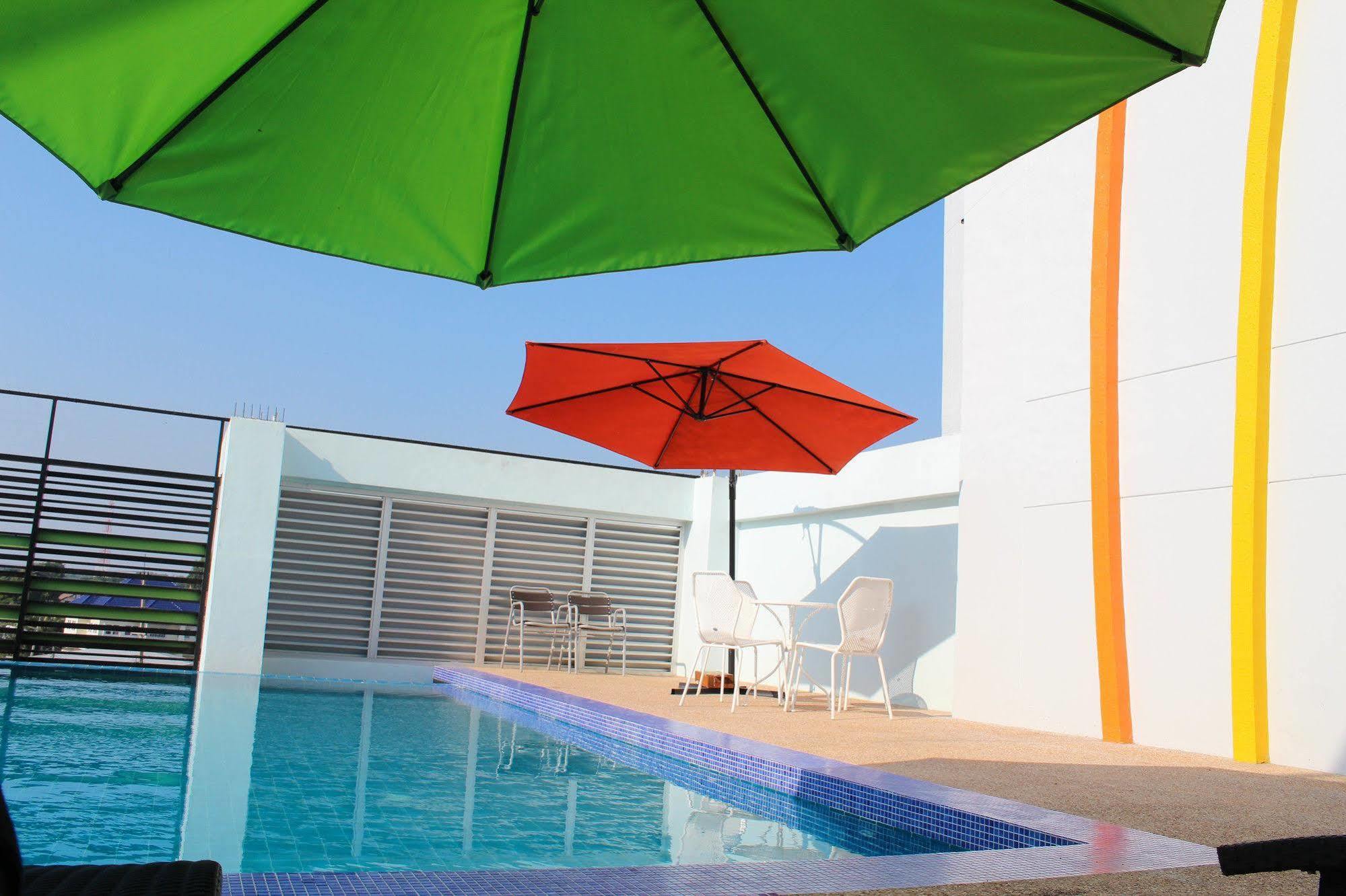 42C The Chic Hotel Nakhon Sawan Exterior photo
